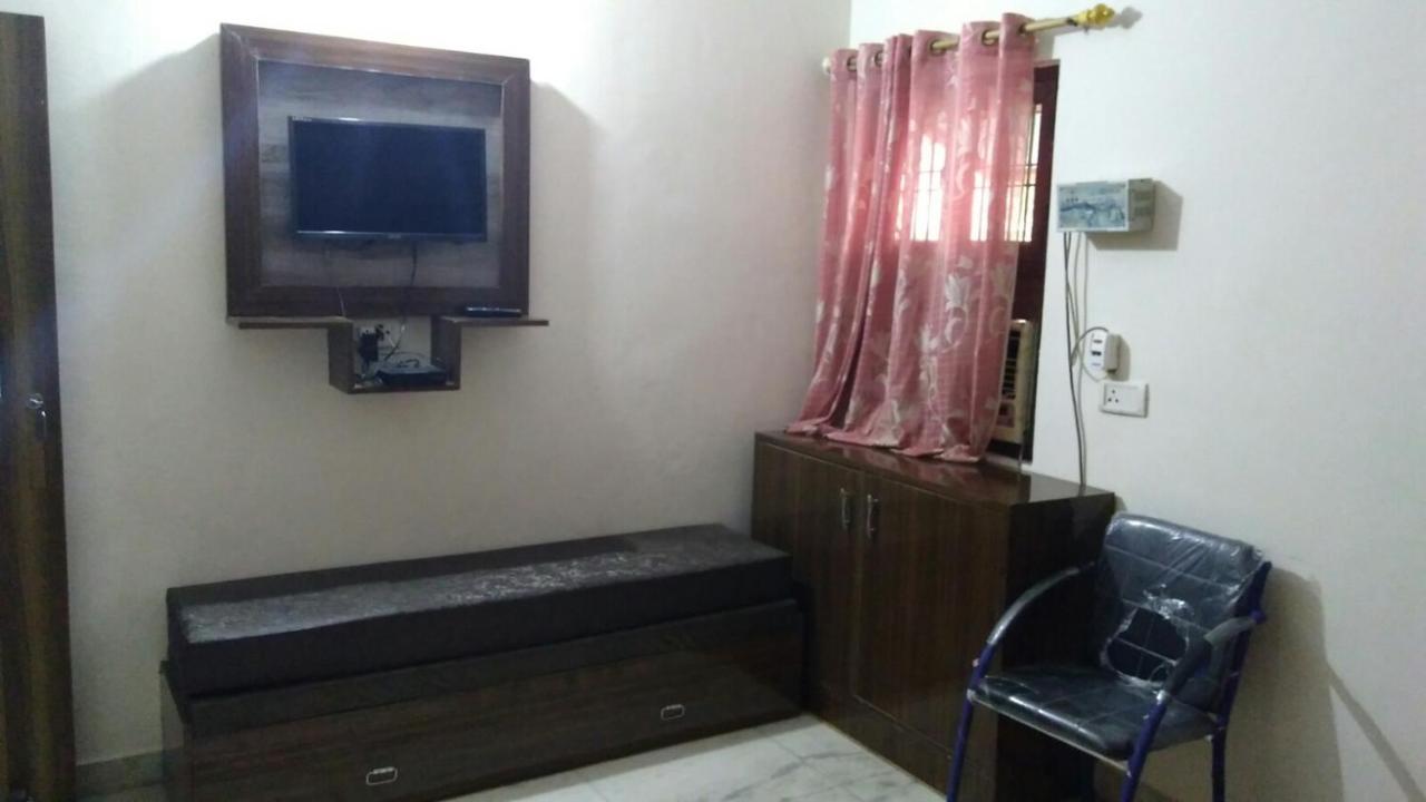 Basil Inn Home Stay Walking Distance From Taj Mahal Agra Агра Екстериор снимка